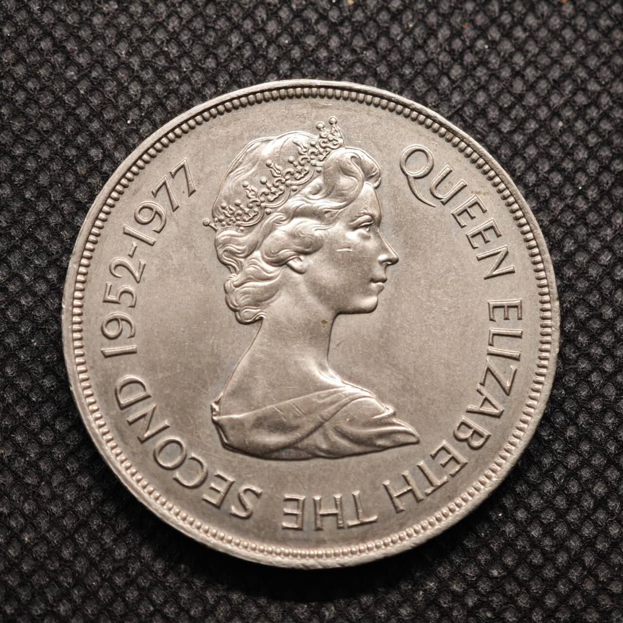 【淘币小摊】限时拍第八百零七拍  克朗币邮币封场  满百包邮可预留两周  周一统一发货    直布罗陀1977年女王登基银禧25便士纪念币