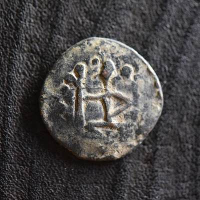 【良泉】第42期【自动场】12月4日晚19.30点开拍！99枚域外古代钱币专场  - 公元 195-230年【古印度】巴克特里亚地区的柔然人模仿贵霜钱币（胡维色伽）样式打制的铜币，2.64克