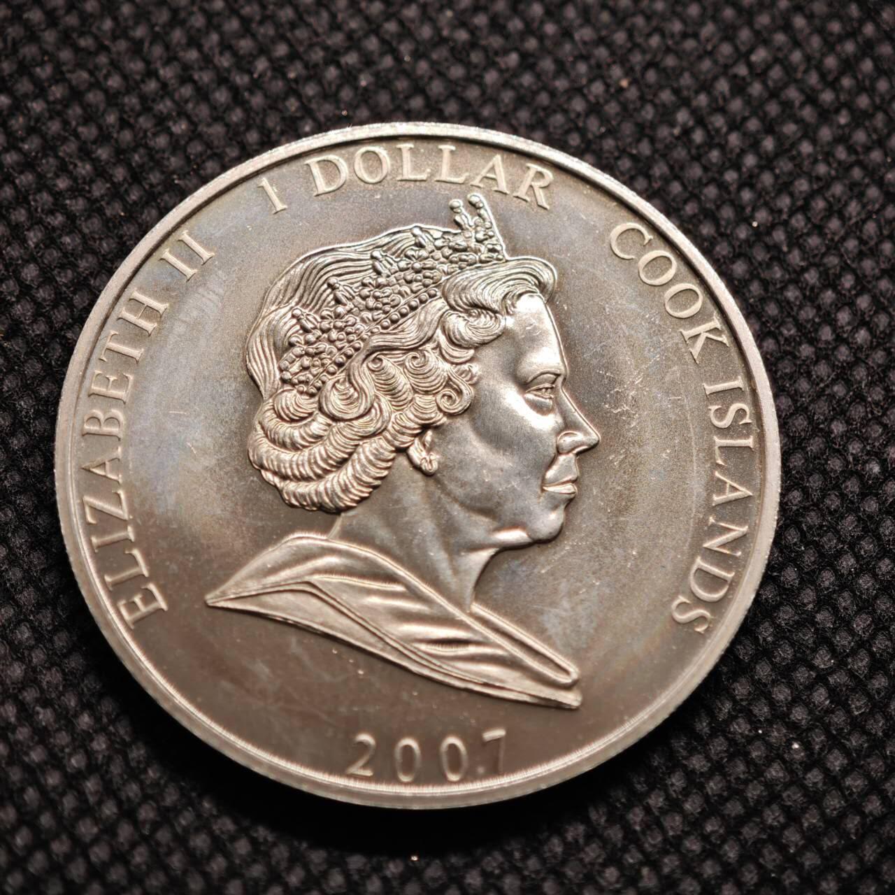 【淘币小摊】限时拍第八百零七拍  克朗币邮币封场  满百包邮可预留两周  周一统一发货    库克群岛2007年女王大婚60周年1元纪念币