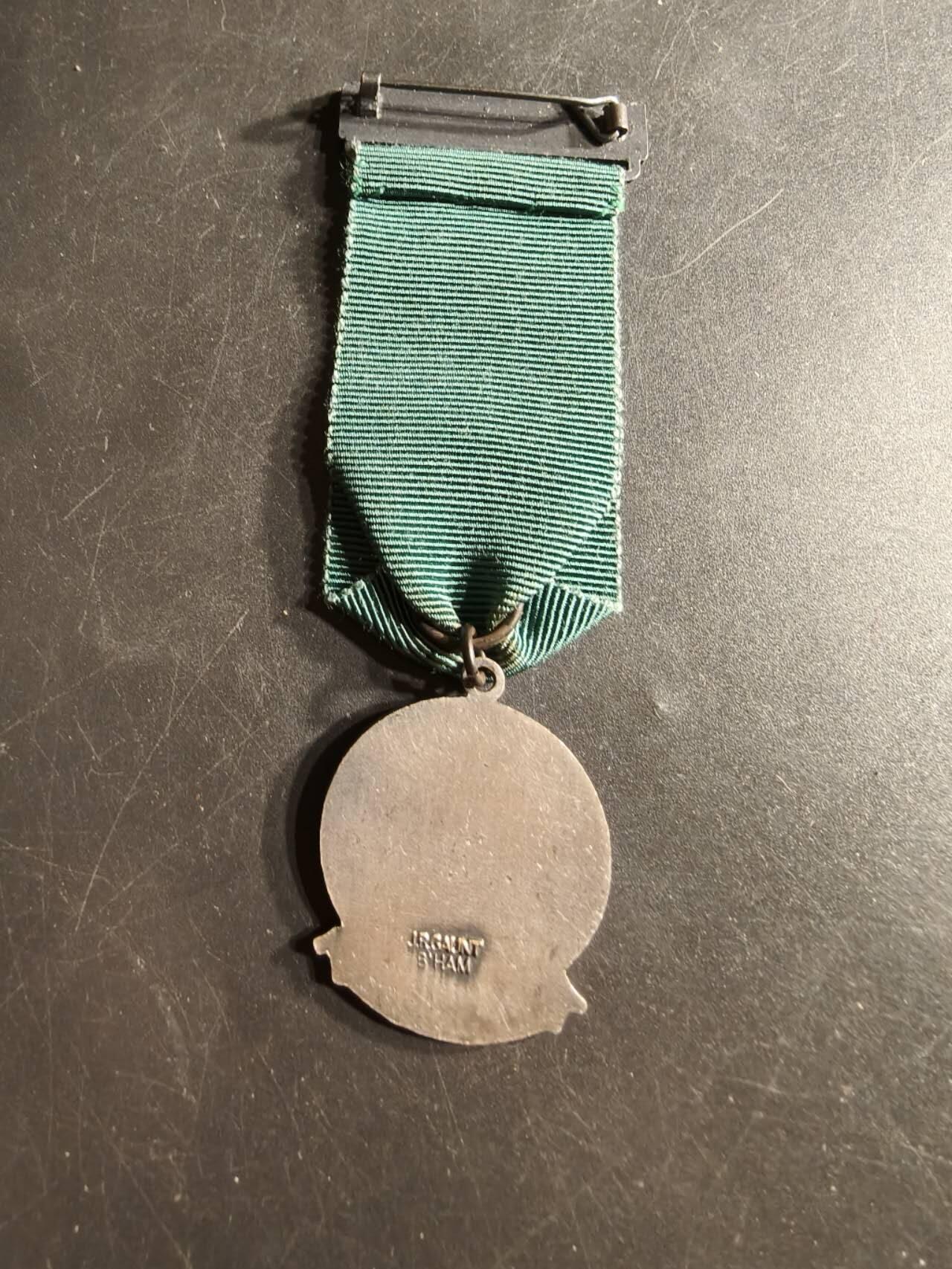 老王徽章第165期 英国道路安全委员会安全驾驶竞赛纪念章    带1969勋条