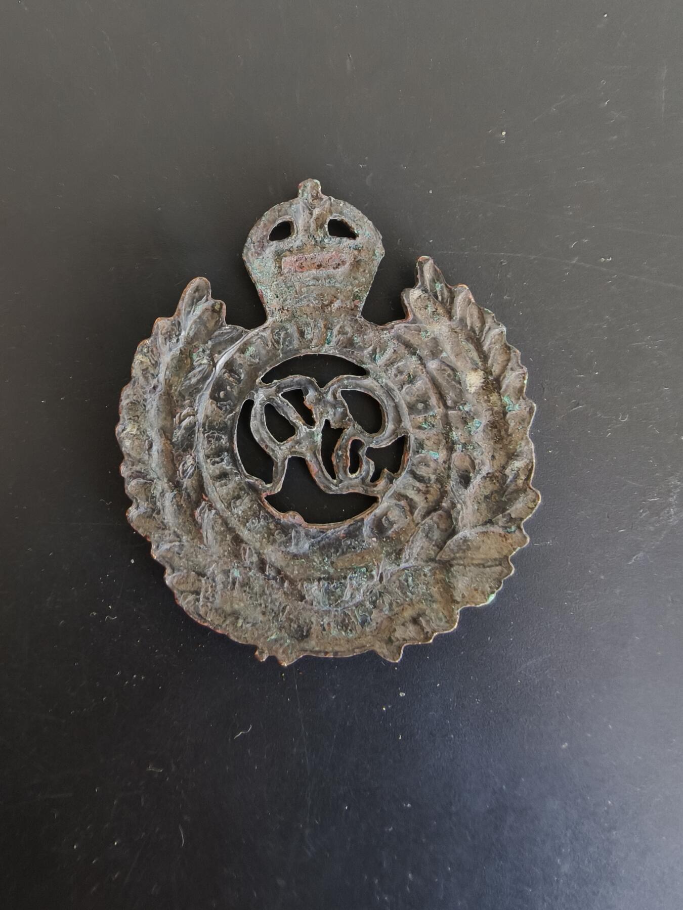 老王徽章第165期 英国皇家工兵帽徽    背杆损坏    二战时期