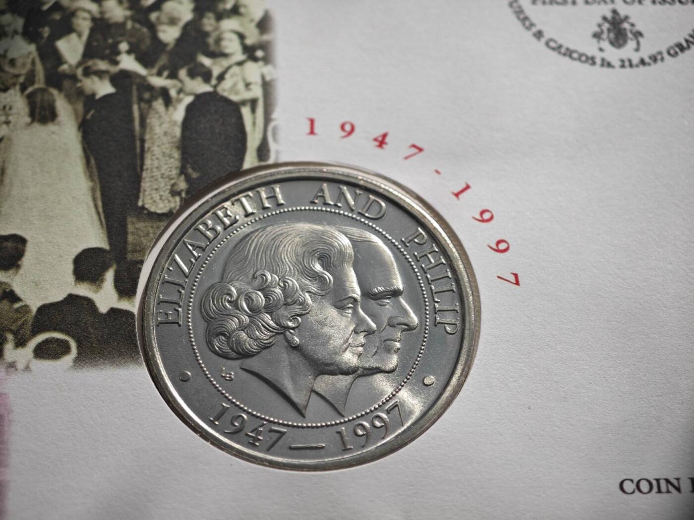 【淘币小摊】限时拍第八百零七拍  克朗币邮币封场  满百包邮可预留两周  周一统一发货   特克斯凯科斯1997年女王金婚5克朗纪念币邮币封