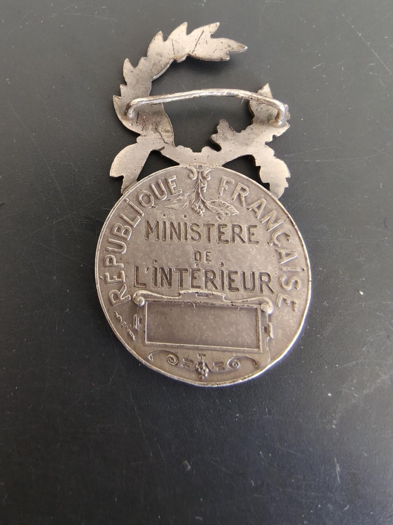 老王徽章第165期  法国银级内务部服役奖章    925银    12.4g     无绶带