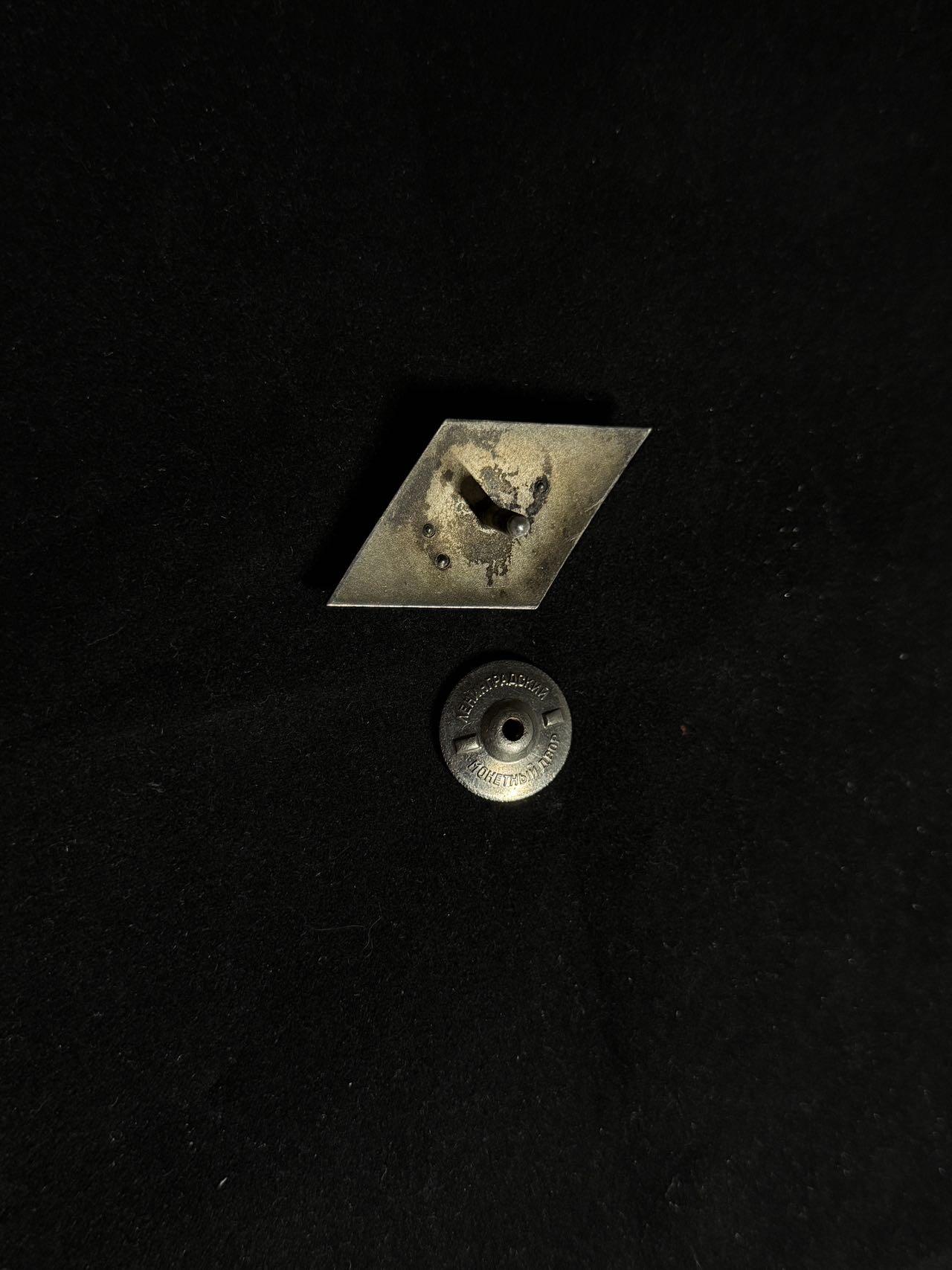 戎马世界章牌大赏第108期 苏联高等综合大学校徽，银制