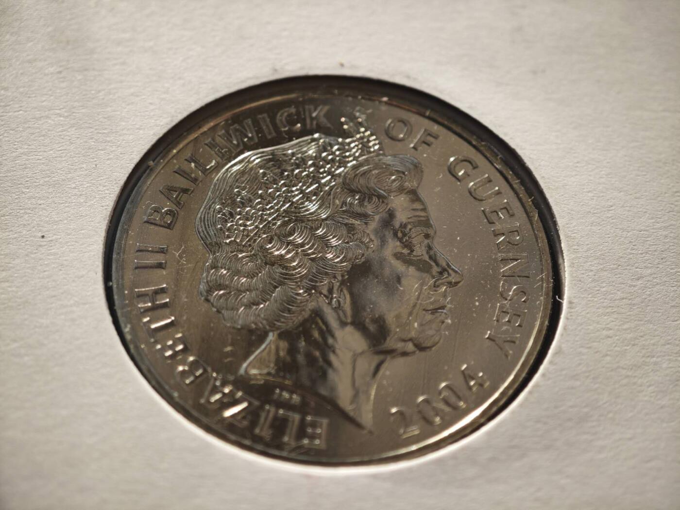 【淘币小摊】限时拍第八百零七拍  克朗币邮币封场  满百包邮可预留两周  周一统一发货   根西岛2004年诺曼底登陆60周年5镑纪念币邮币封