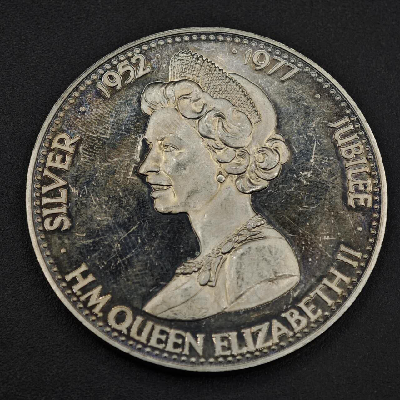 【淘币小摊】限时拍第八百零七拍  克朗币邮币封场  满百包邮可预留两周  周一统一发货   1977年女王登基银禧纪念章