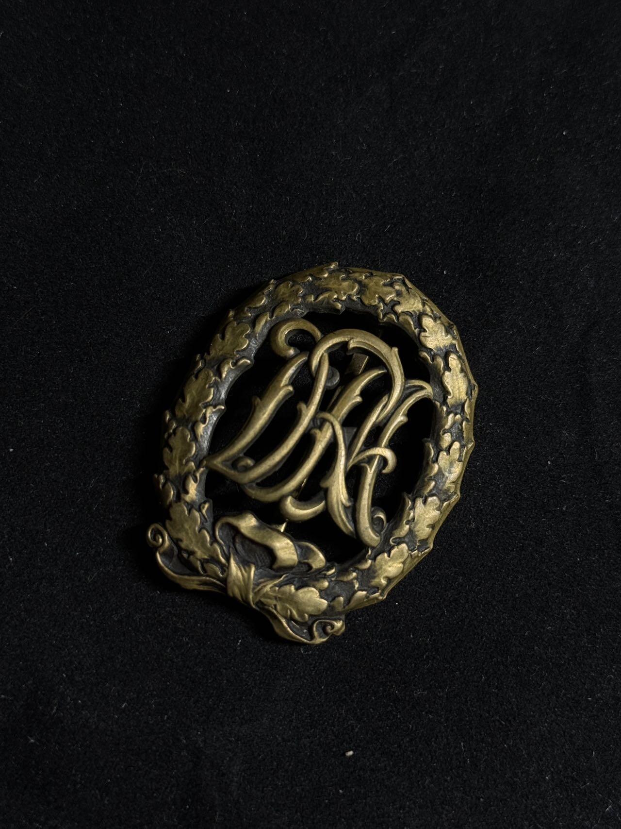 戎马世界章牌大赏第108期 德国一战铜级技能章，别针卡扣有修