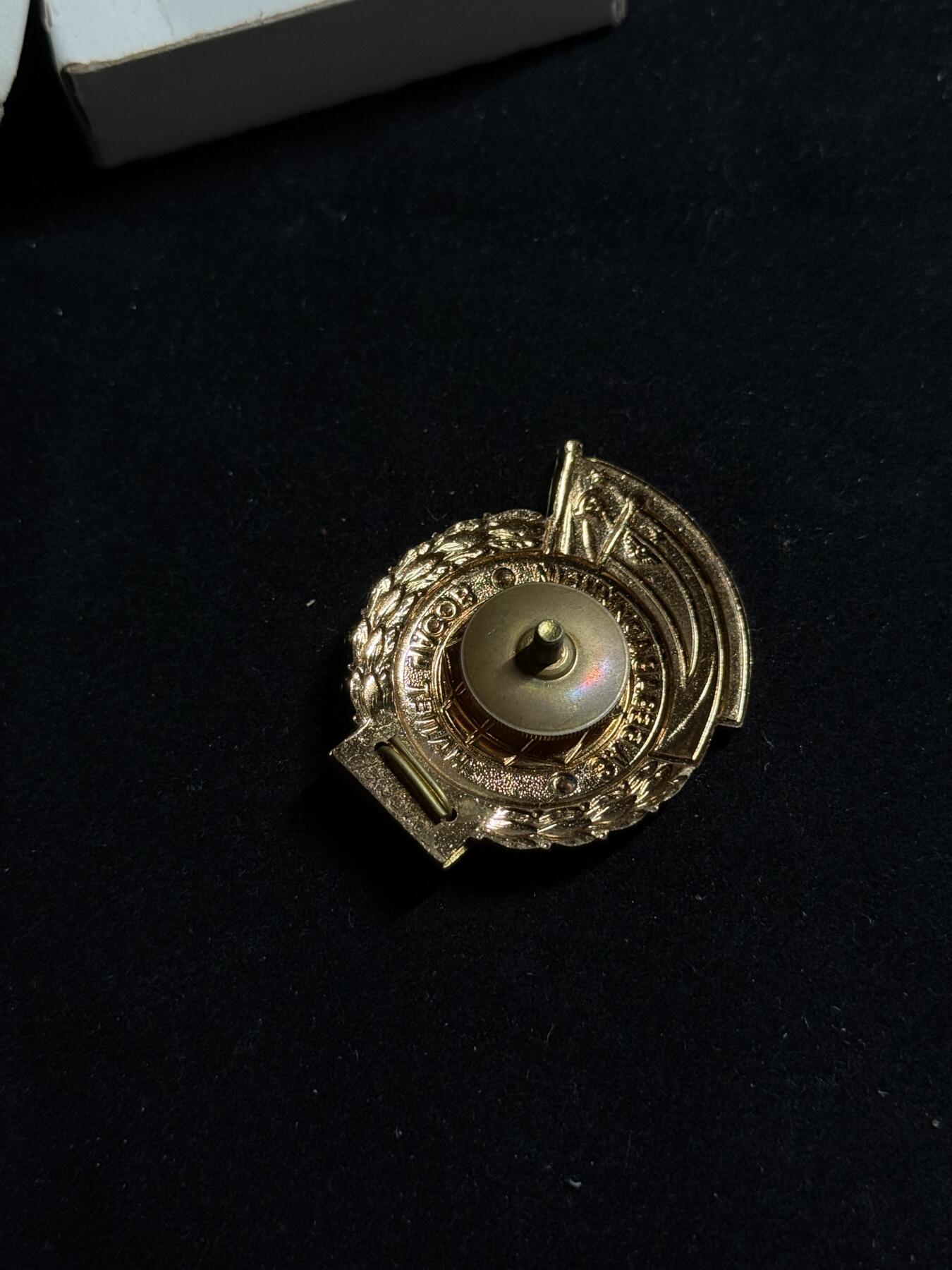 戎马世界章牌大赏第108期 苏联民航飞行员安全飞行22000小时无事故证章带原盒