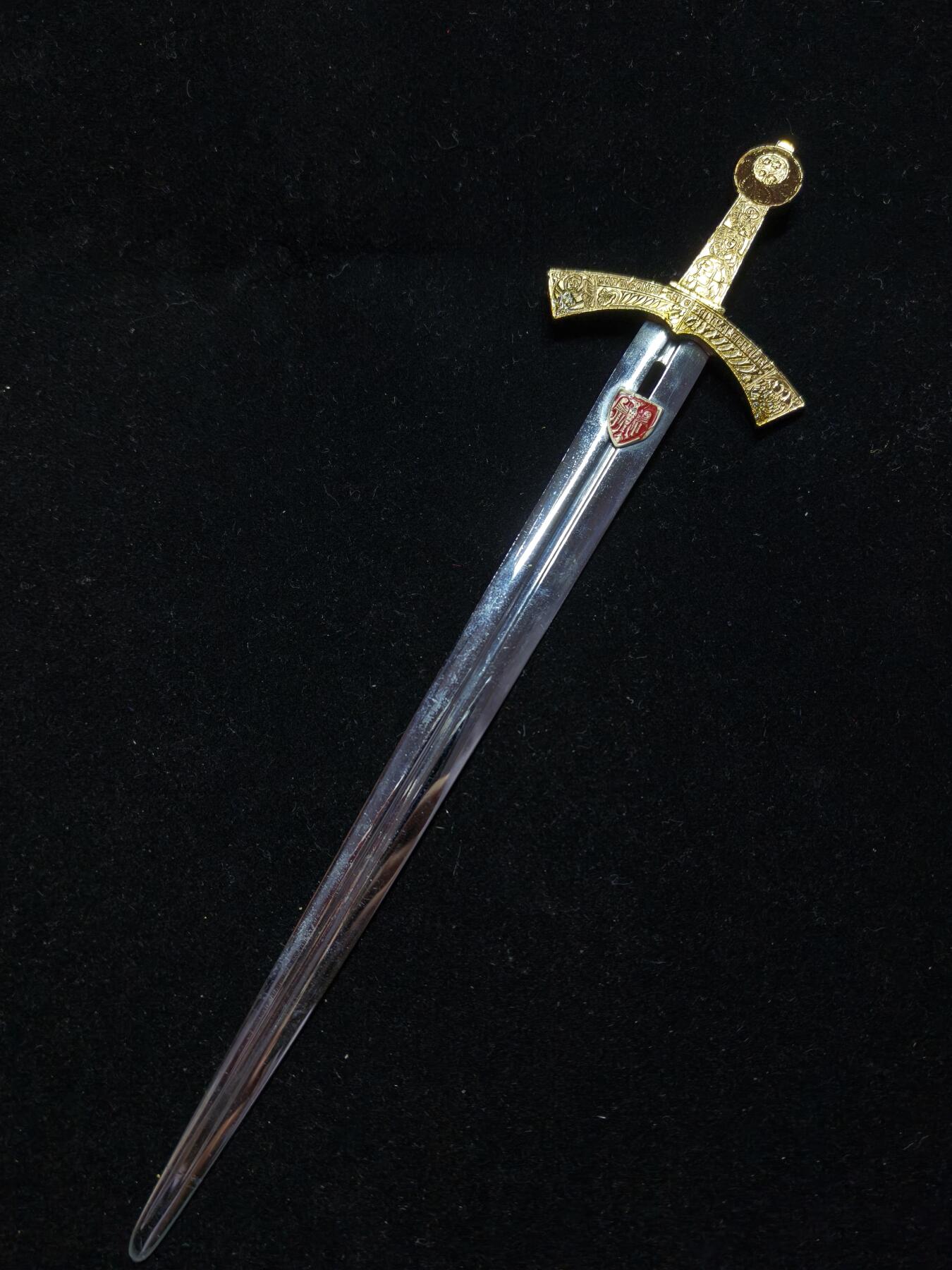 铭记历史 勿忘国耻 抗战胜利80周年精品专场 第二场 波兰千年纪念剑，13世纪波兰国王加冕剑Szczercie，带原装盒子。（剑柄为金22k，波兰官方证书上有描述，个人觉得应该是渡金）