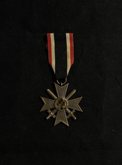 戎马世界章牌大赏第108期 - 铭记历史！德国带剑二级战功十字勋章