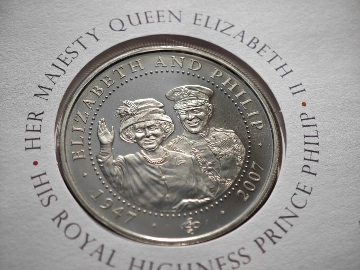 【淘币小摊】限时拍第八百零七拍  克朗币邮币封场  满百包邮可预留两周  周一统一发货    库克群岛2007年女王大婚钻禧1元纪念币邮币封