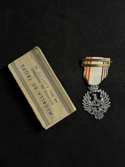 戎马世界章牌大赏第108期 - 西班牙蓝色师团奖章，带盒