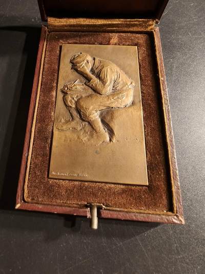 老王徽章第165期 - 法国二战战俘互助协会方形大铜章     原盒     尺寸70×40mm.    重量90.7g