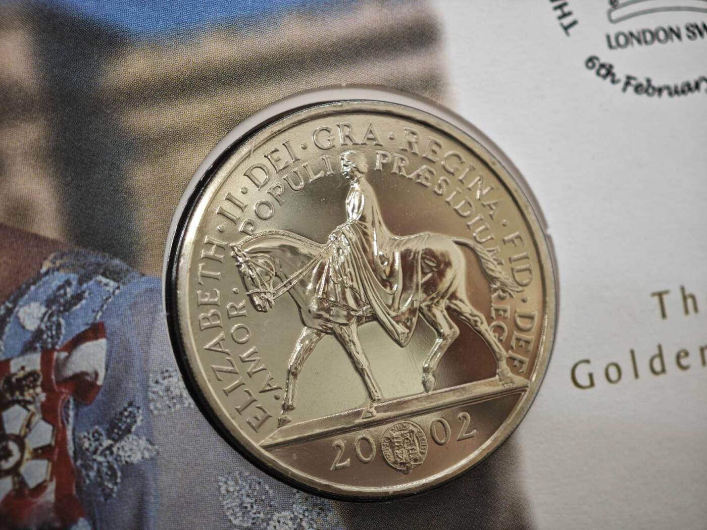 【淘币小摊】限时拍第八百零七拍  克朗币邮币封场  满百包邮可预留两周  周一统一发货   英国2002年女王登基金禧5镑纪念币邮币封