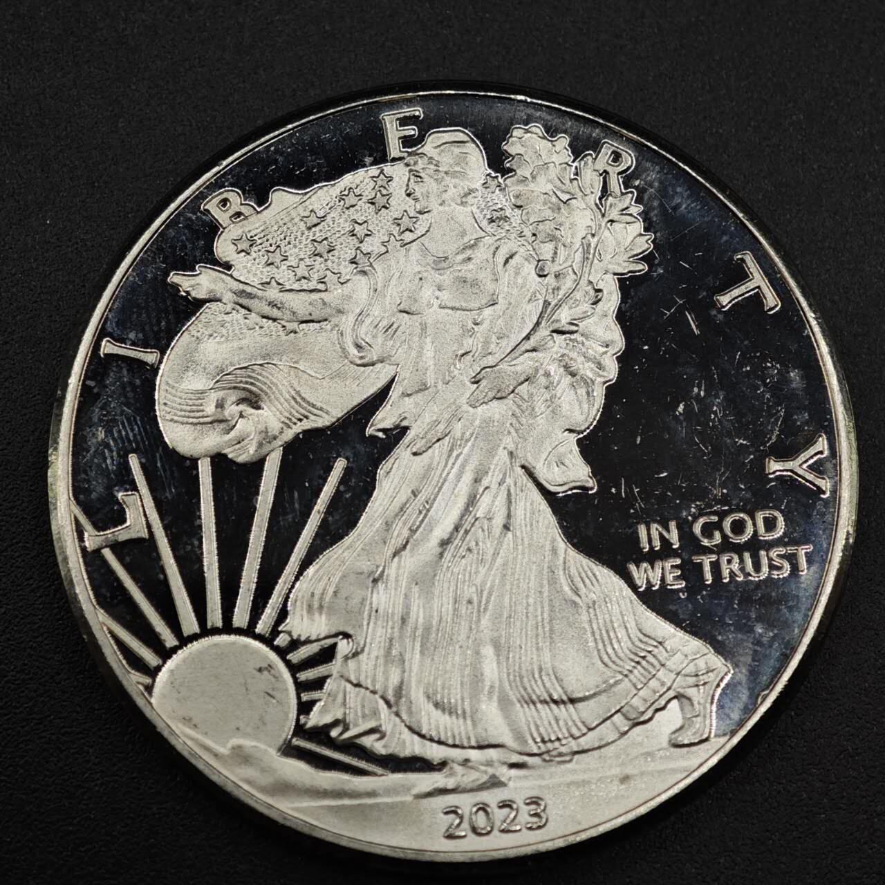 【淘币小摊】限时拍第八百零七拍  克朗币邮币封场  满百包邮可预留两周  周一统一发货  美国2023年行走鹰洋复刻纪念章