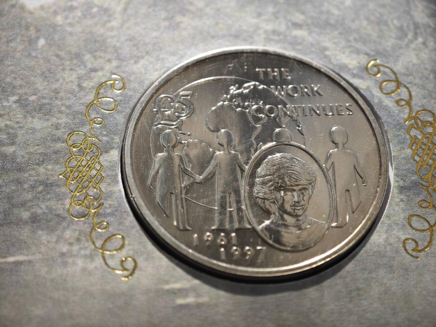 【淘币小摊】限时拍第八百零七拍  克朗币邮币封场  满百包邮可预留两周  周一统一发货   根西2002年戴安娜5镑纪念币邮币封