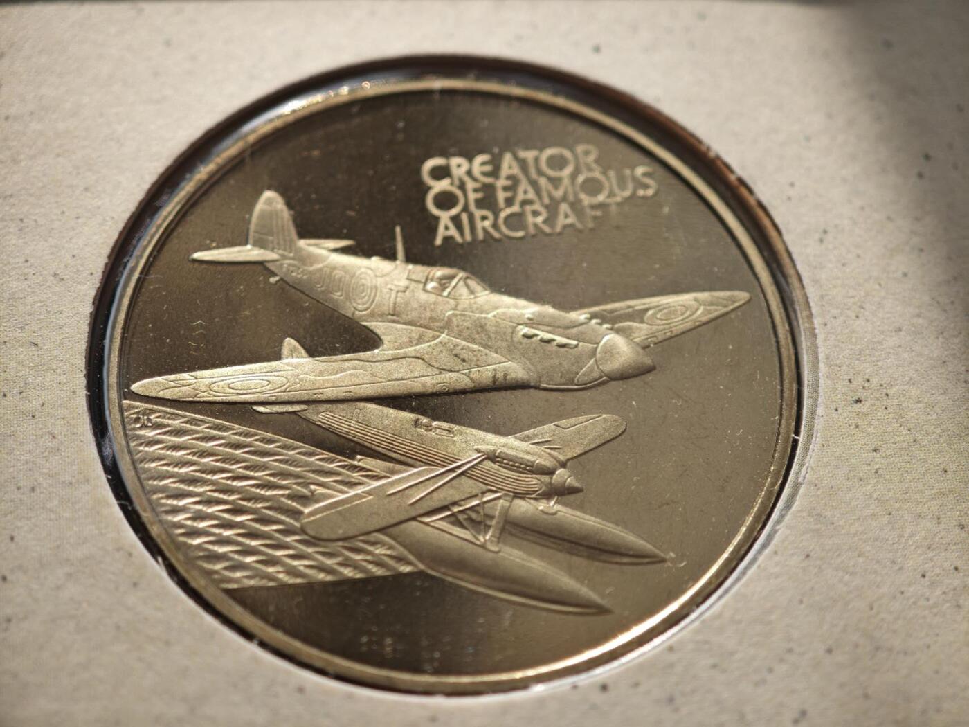 【淘币小摊】限时拍第八百零七拍  克朗币邮币封场  满百包邮可预留两周  周一统一发货   二战飞机纪念章邮币封