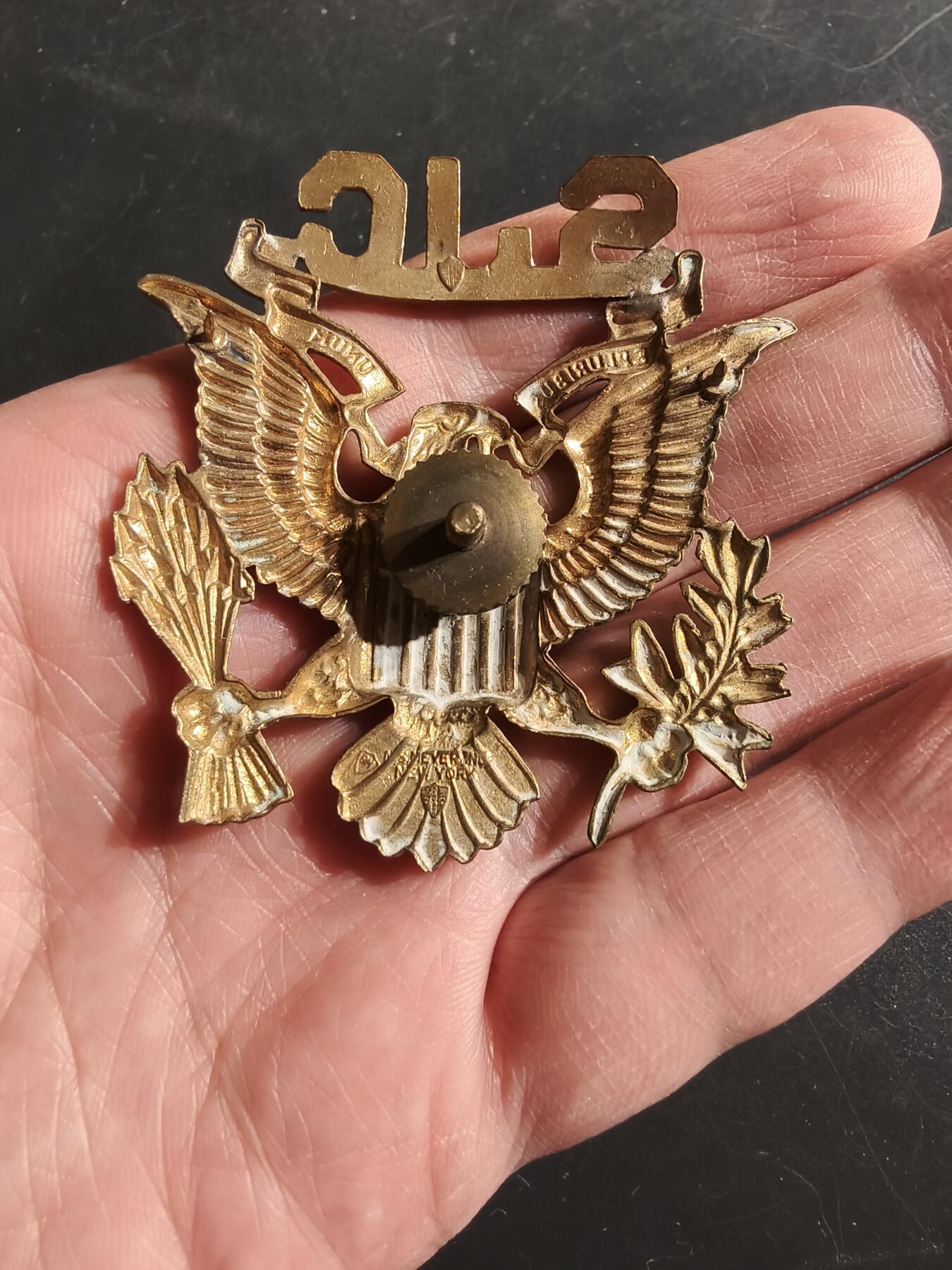 老王徽章第165期 美国圣约翰大学预备军官团大檐帽帽徽 