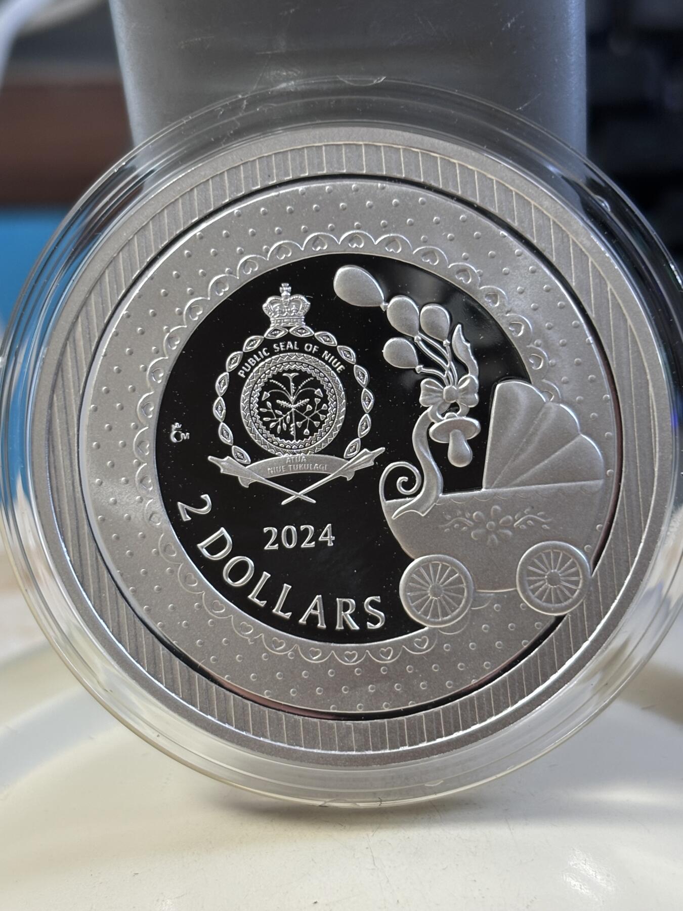 第183期拍卖 纽埃2024年婴儿宝宝出生礼物镶嵌水晶31.1克精制纪念银币，999银，发行1000枚，