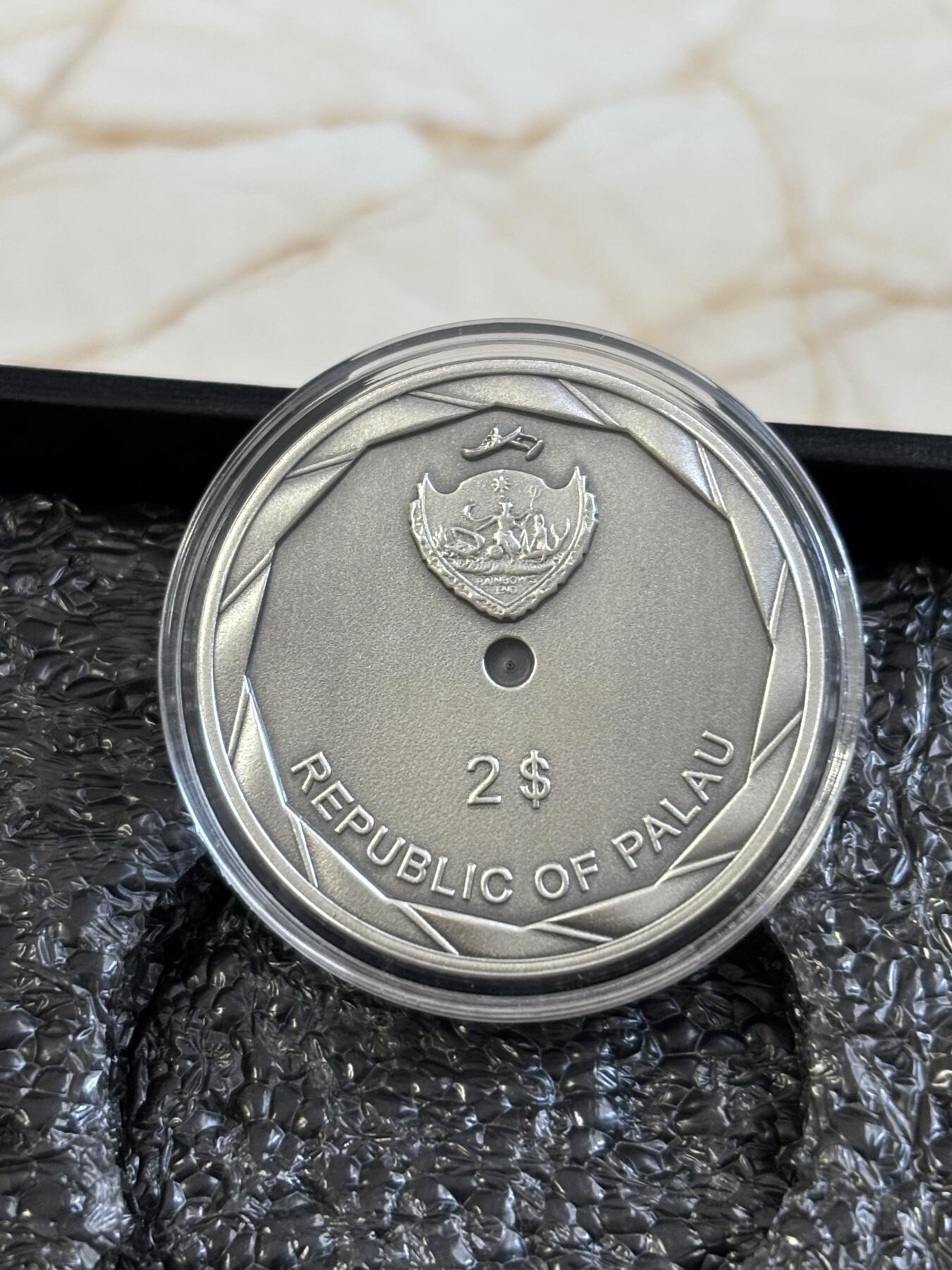 第183期拍卖 帕劳2019年相机照相术发明180周年仿古纪念银币，10克，999银，发行量999枚