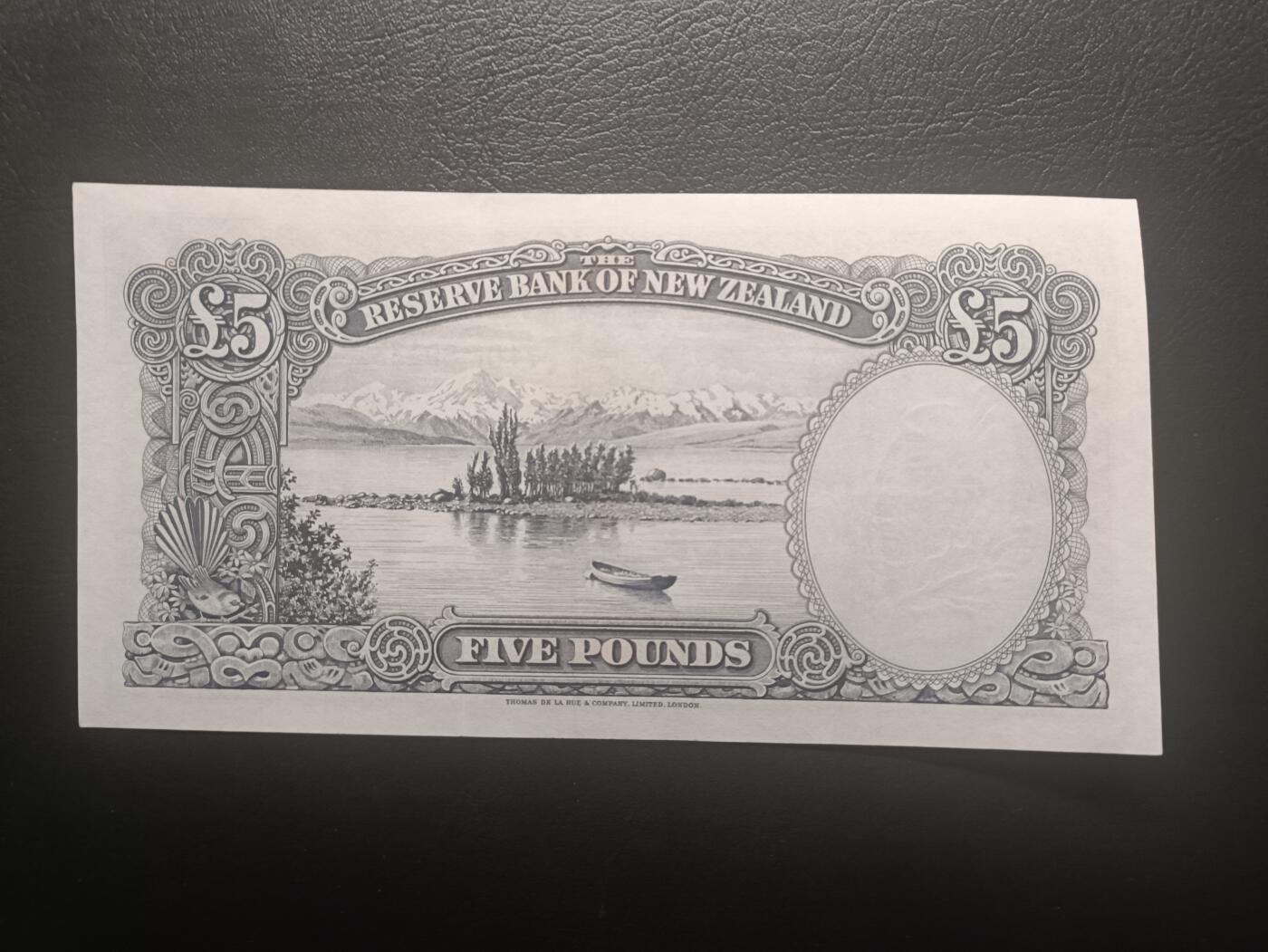 2025十一月第六期，总第204期 新西兰1956年5镑AUNC无47，库克船长和陶波湖，稀有中高面值