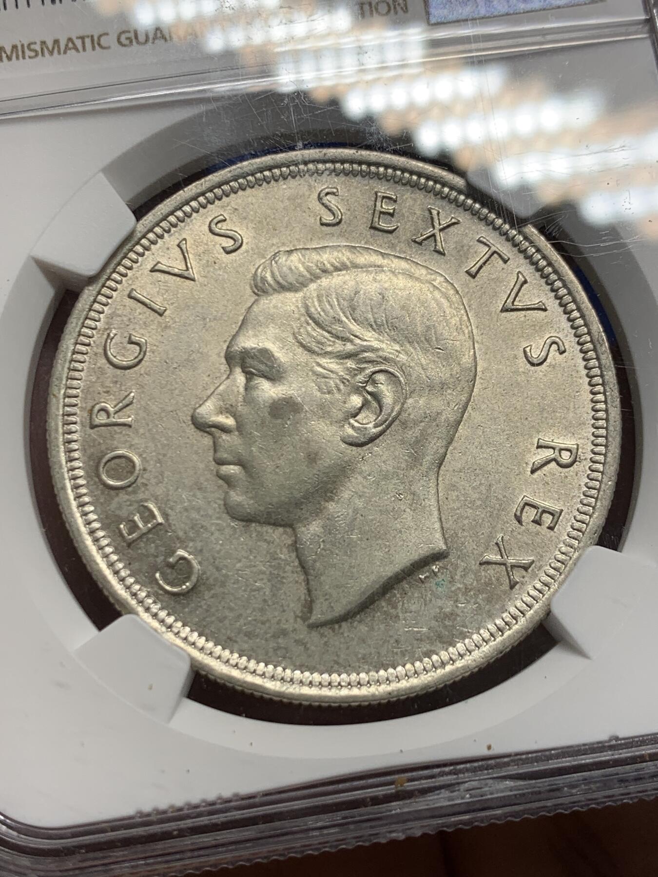 《竞宝斋》第441场 周日，周一，2场连拍 （全场包邮） NGC AU55 南非1952年乔六发现开普敦建城300周年5先令大银币，高点俱在