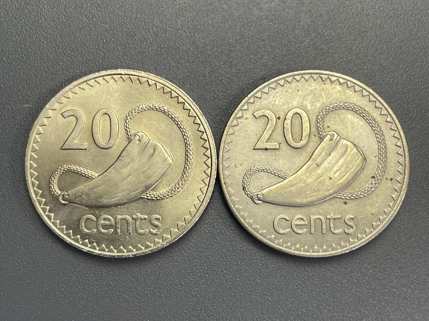 回流1123 斐济80年代 20分 鲸鱼牙护身符 花冠和高冠女王各一枚 
