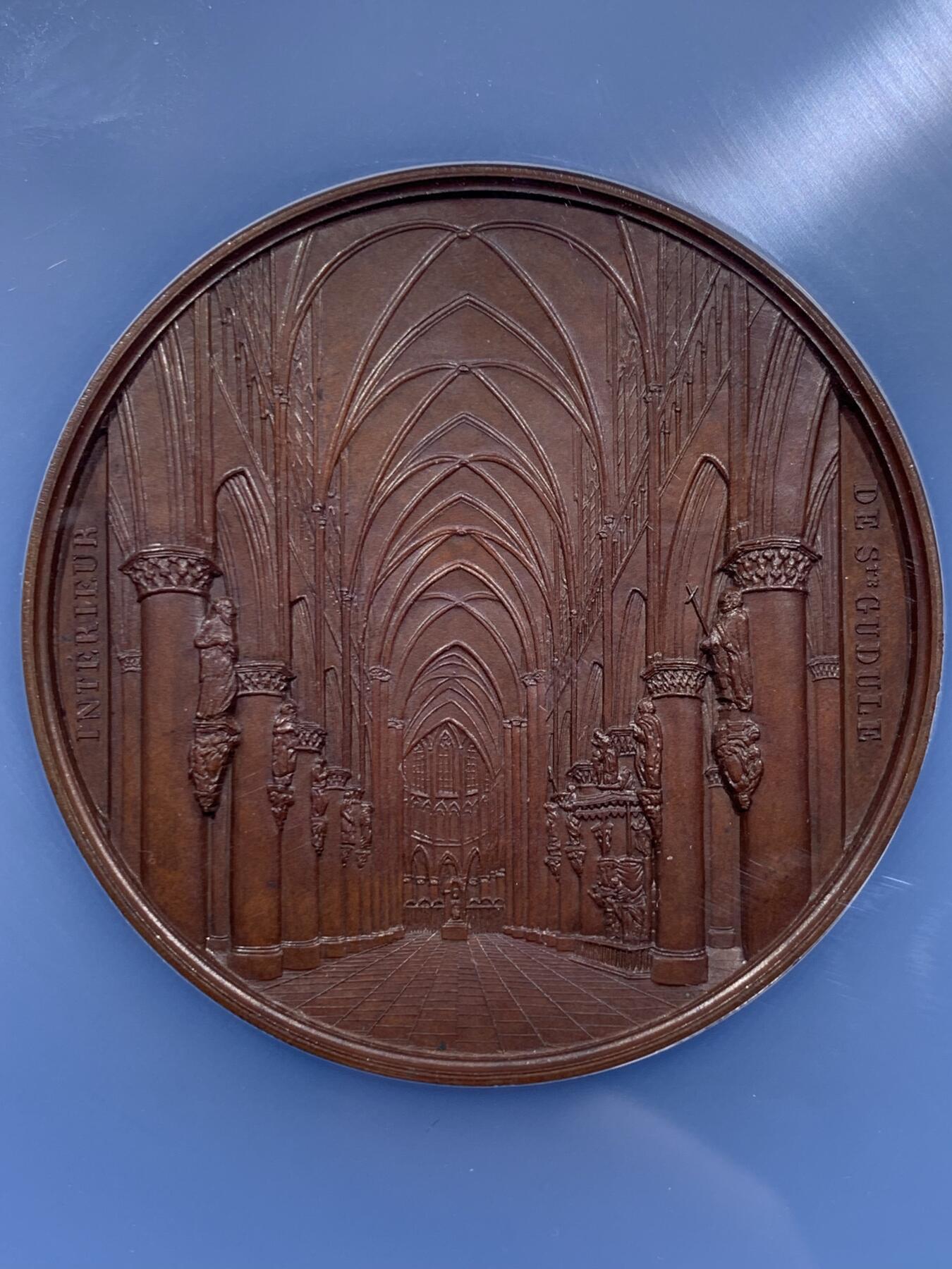 《竞宝斋》第441场 周日，周一，2场连拍 （全场包邮） 高分 NGC MS64BN 1845 J Wiener教堂系列-圣安米利Eglise Collegiate大教堂 罕见品 加大盒装 一座12世纪建造的古老大教堂，结合了后罗马式与哥特式建筑风格，是当地重要宗教文化地标，98年被列为联合国教科文组织世界遗产。双面高浮雕雕刻。