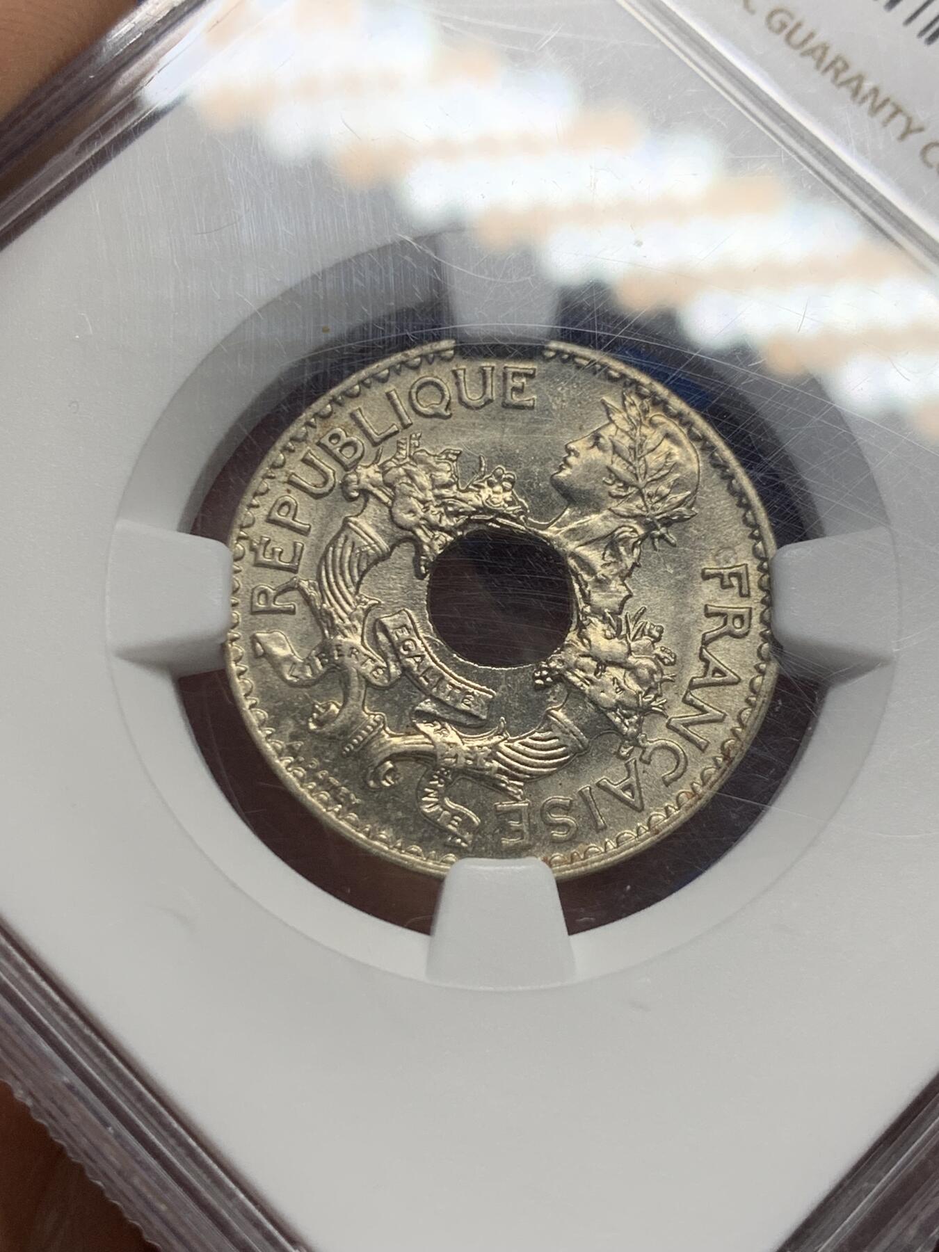 《竞宝斋》第441场 周日，周一，2场连拍 （全场包邮） NGC UNC 法属印支1938年中孔5分镍币 图案清晰 性价比高
