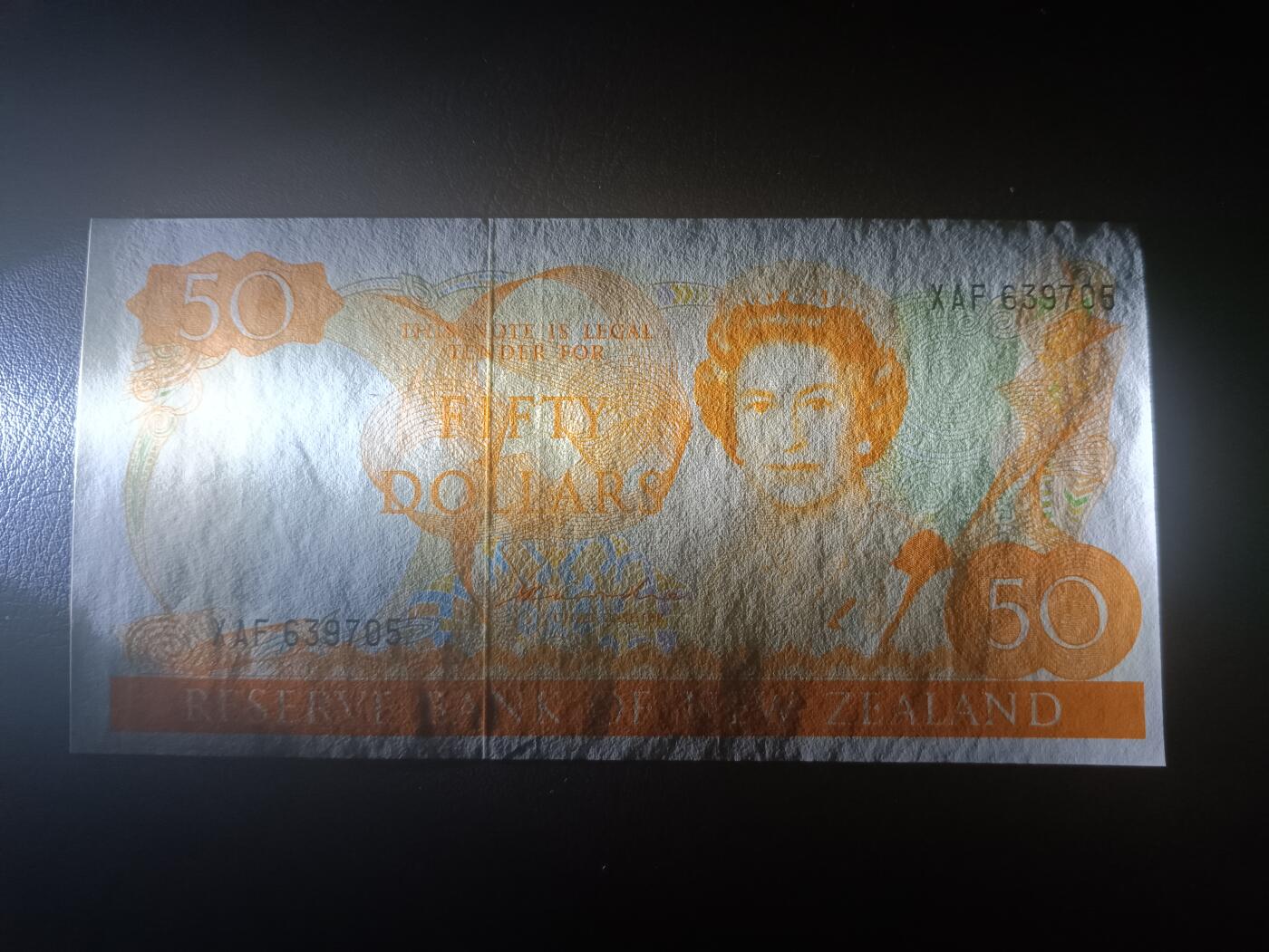 2025十一月第六期，总第204期 新西兰1985年50元UNC-，中年女王和夜枭，少见中高面值品种