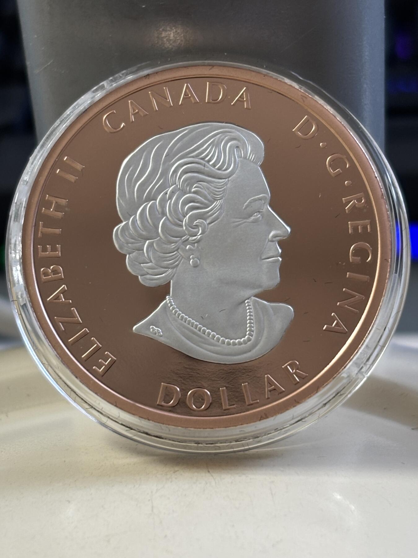 第183期拍卖 加拿大2023年和平女神局部镀玫瑰金精制纪念银币，9999银，31.39克，发行6000枚，塑料盒有破