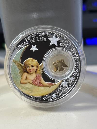 第183期拍卖 - 纽埃2016年生命天使镂空内嵌镀金银片彩色银币， 999银，14.14克，发行1500枚
