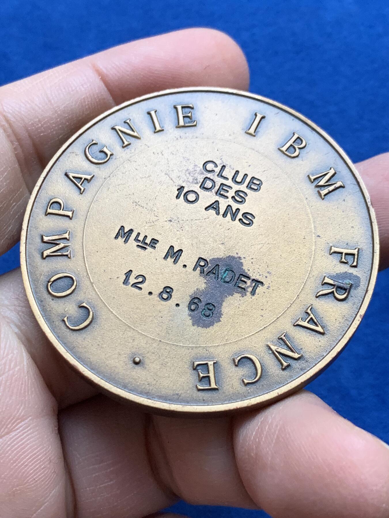 《竞宝斋》第441场 周日，周一，2场连拍 （全场包邮） 法国自然科学家帕斯卡纪念铜章 带盒 64.8克 49.8mm 三角铜标