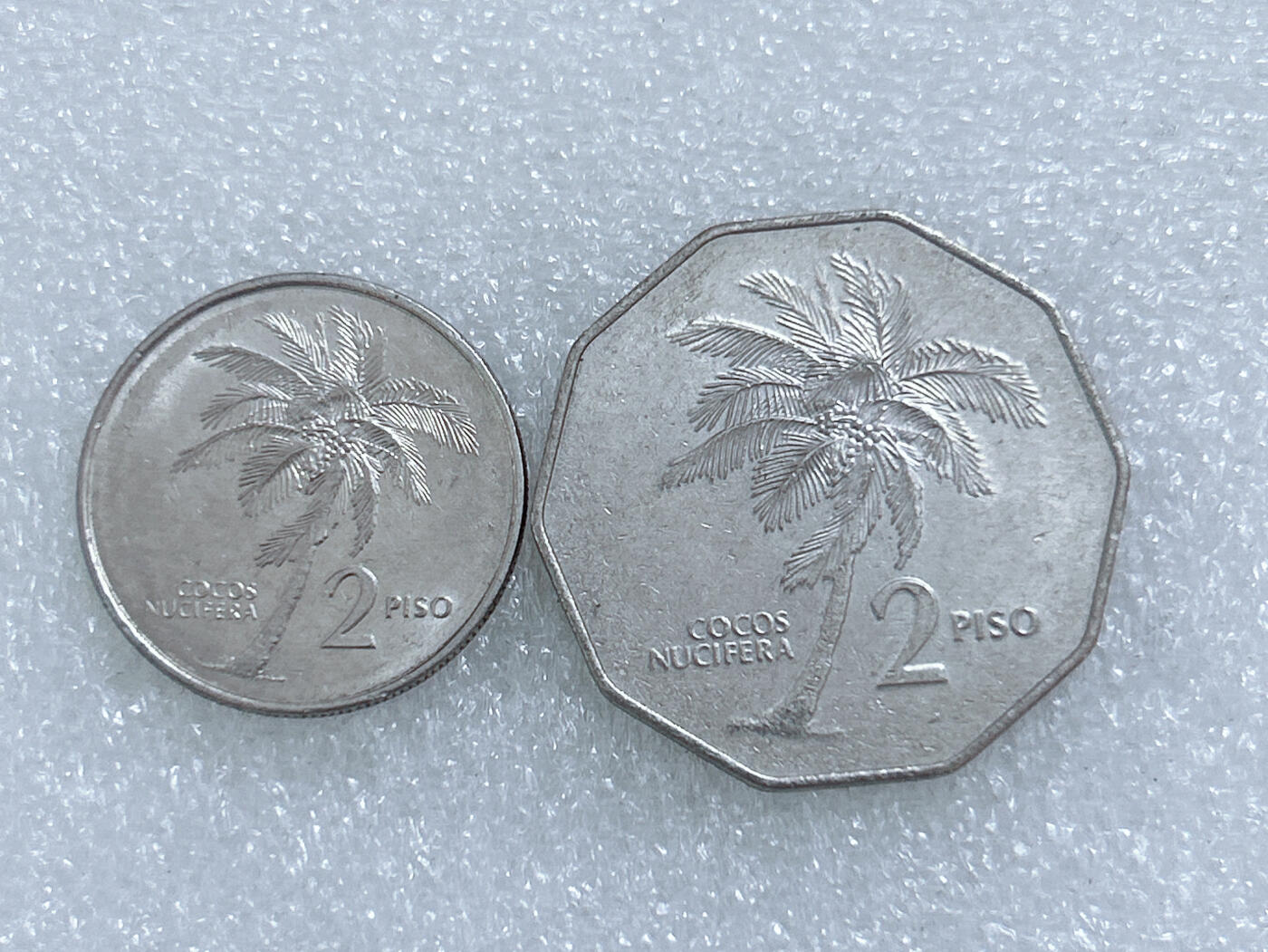 第一海外回流一元起拍收藏 散集专场  第271期 菲律宾90年代2比索硬币 大小版 2枚 带光品