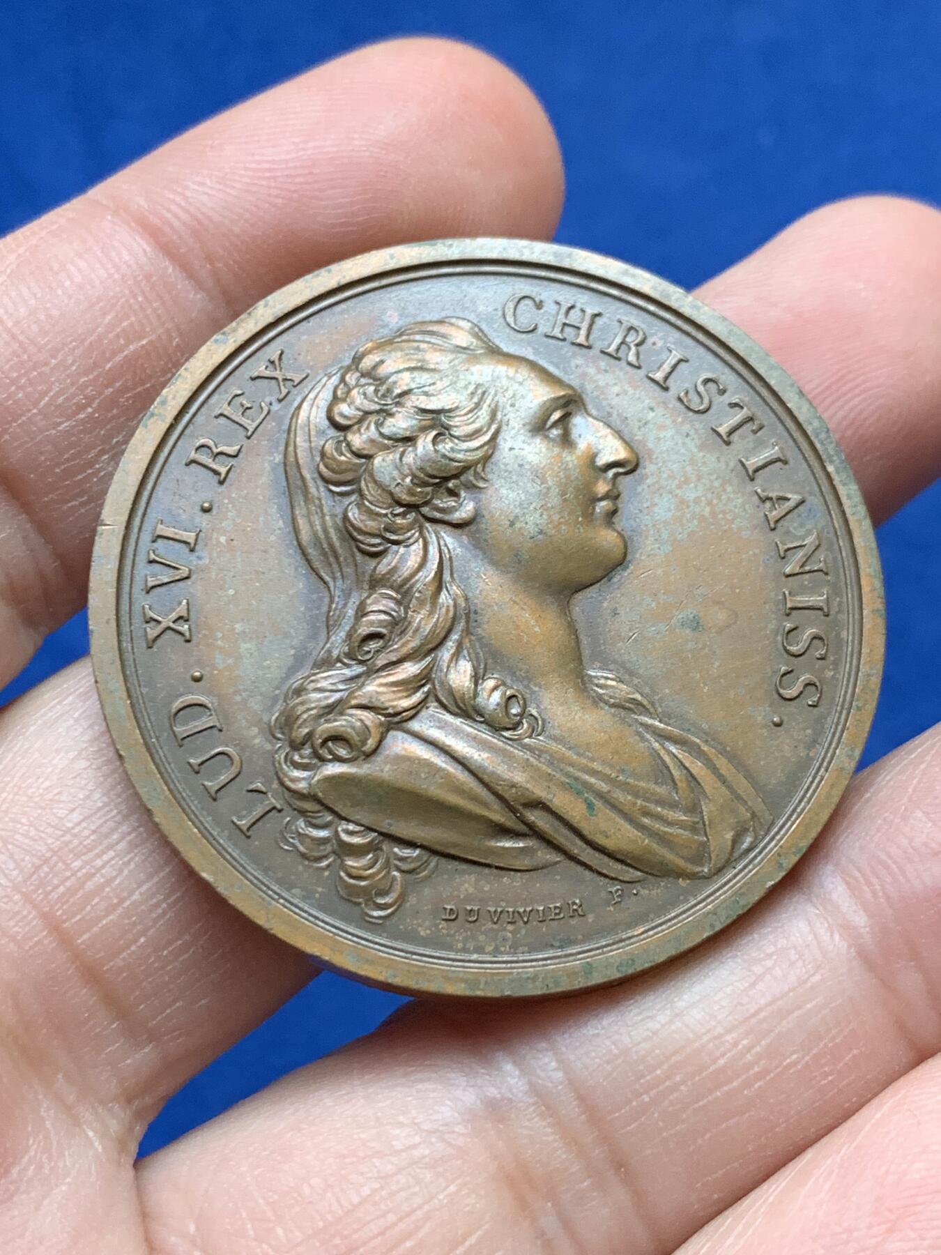 《竞宝斋》第441场 周日，周一，2场连拍 （全场包邮） 法国 路易十六和玛丽安内托双面铜章，重31.5克，40.8mm 丰饶角铜标