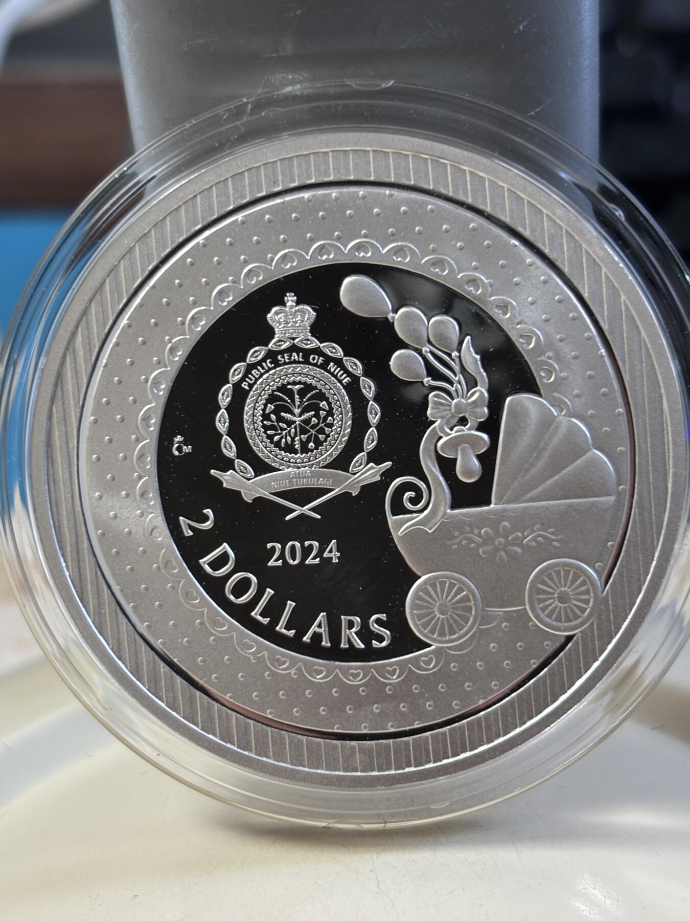 第183期拍卖 纽埃2024年婴儿宝宝出生礼物镶嵌水晶31.1克精制纪念银币，999银，发行1000枚，