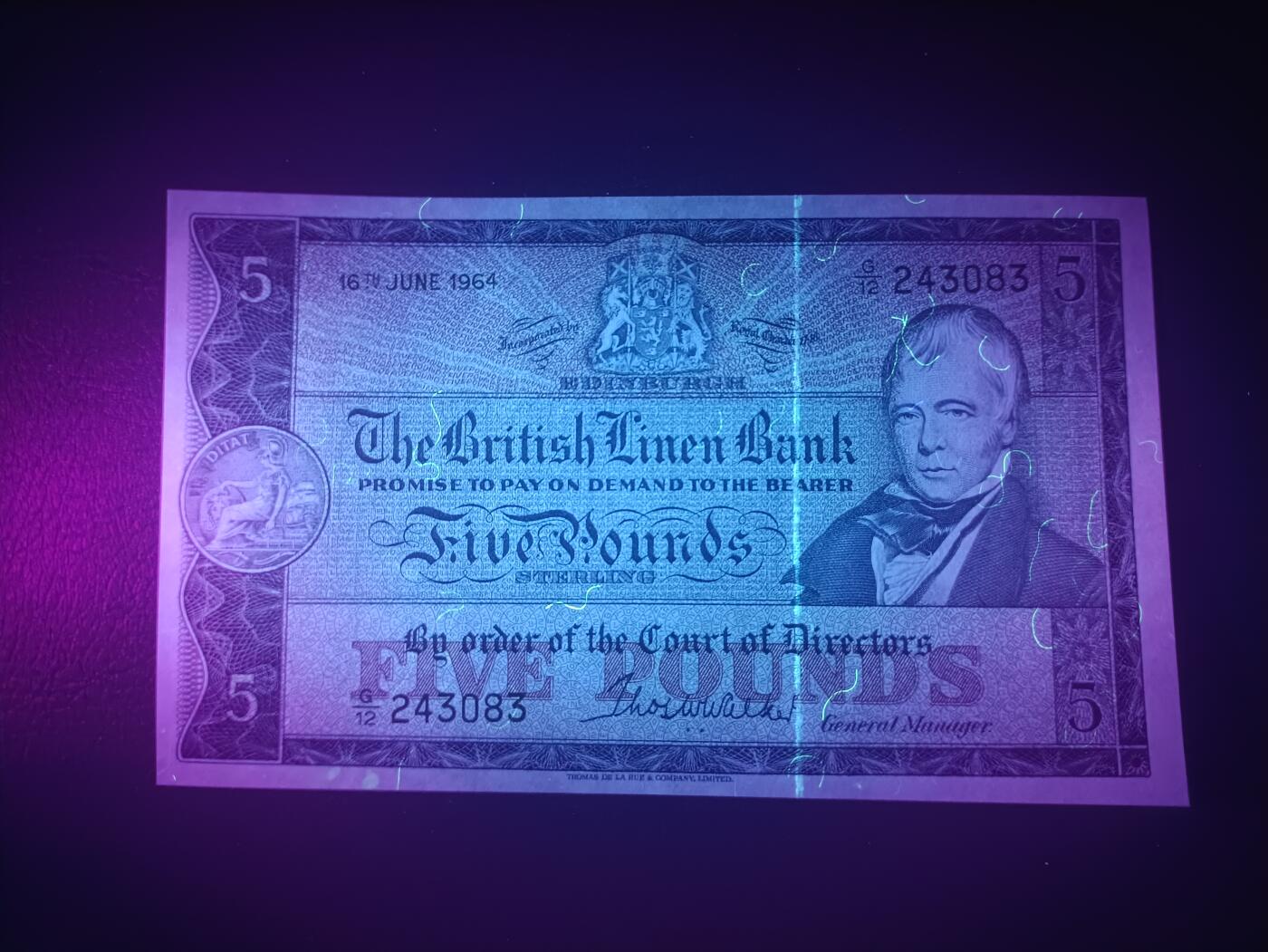 2025十一月第六期，总第204期 苏格兰不列颠亚麻银行1964年5镑UNC-，稀有的早期已结业银行中高面值，诗人沃尔特斯科特