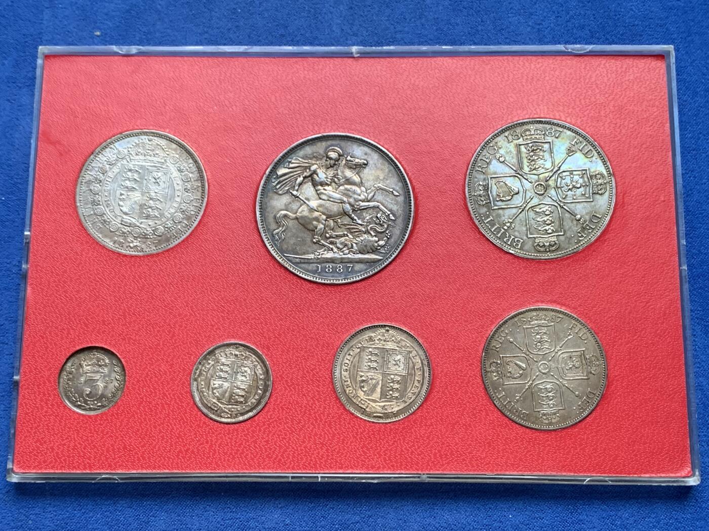 《竞宝斋》第441场 周日，周一，2场连拍 （全场包邮） 卡装 1887年英国马剑银币 7枚一组 状态都不错 细节见图