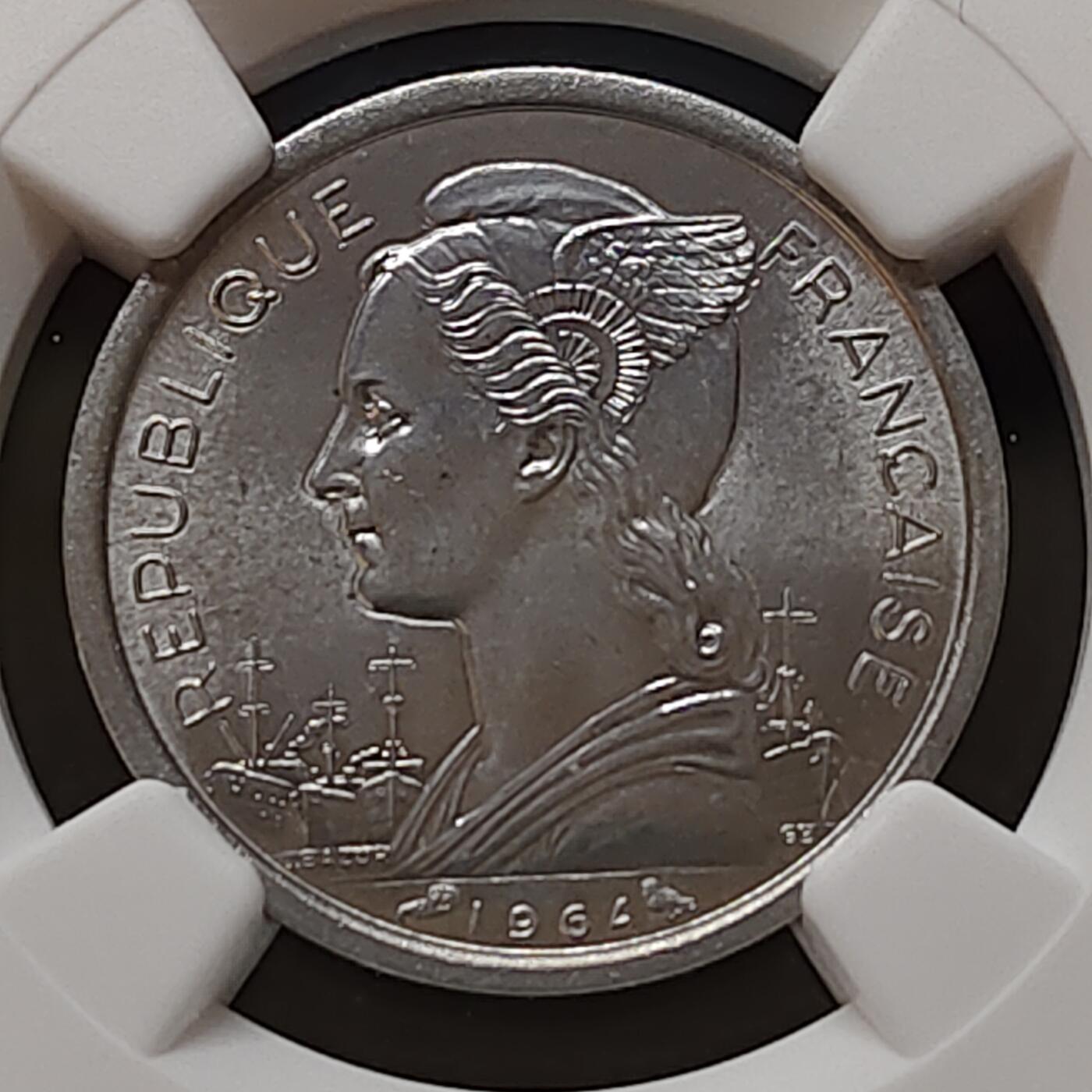 【全场包邮】纯粹捡漏拍481场（免费代拍第18场） 科摩罗1964年1法郎-NGC UNC DETAILS