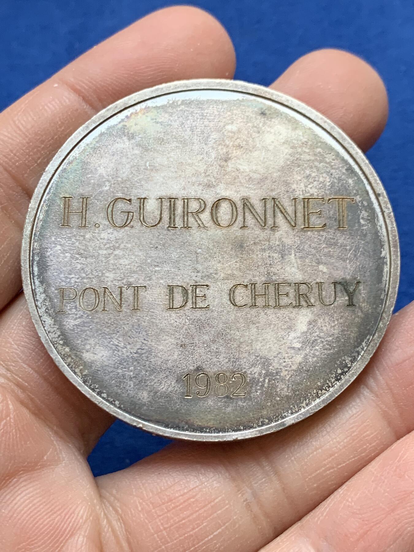 《竞宝斋》第441场 周日，周一，2场连拍 （全场包邮） 法国镀银铜章 背面刻字 直径49.2mm 重量50.3g 三角边铭