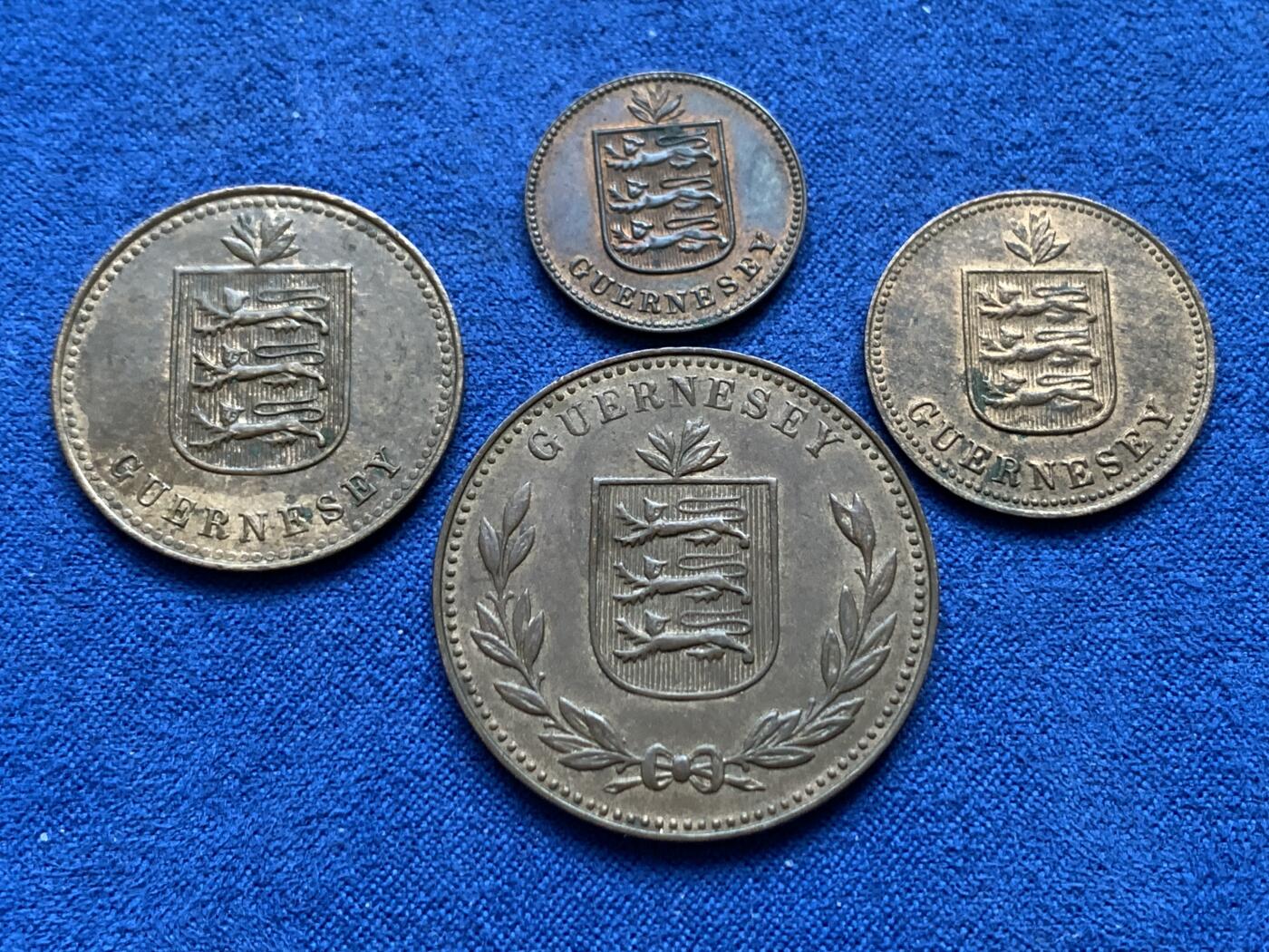 《竞宝斋》第441场 周日，周一，2场连拍 （全场包邮） 四枚一组 英国根西岛1933年1道布，1929年2道布，和1945年4道布，8道布铜币，好品。