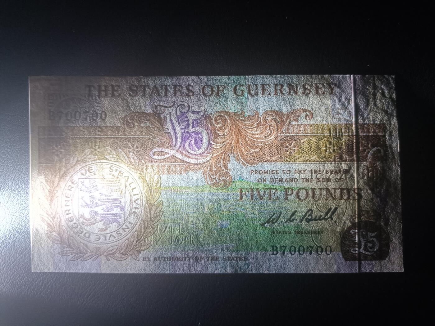 2025十一月第六期，总第204期 根西岛1980版5镑UNC-重复号700700，皇家领地徽章和印刷大王德纳罗