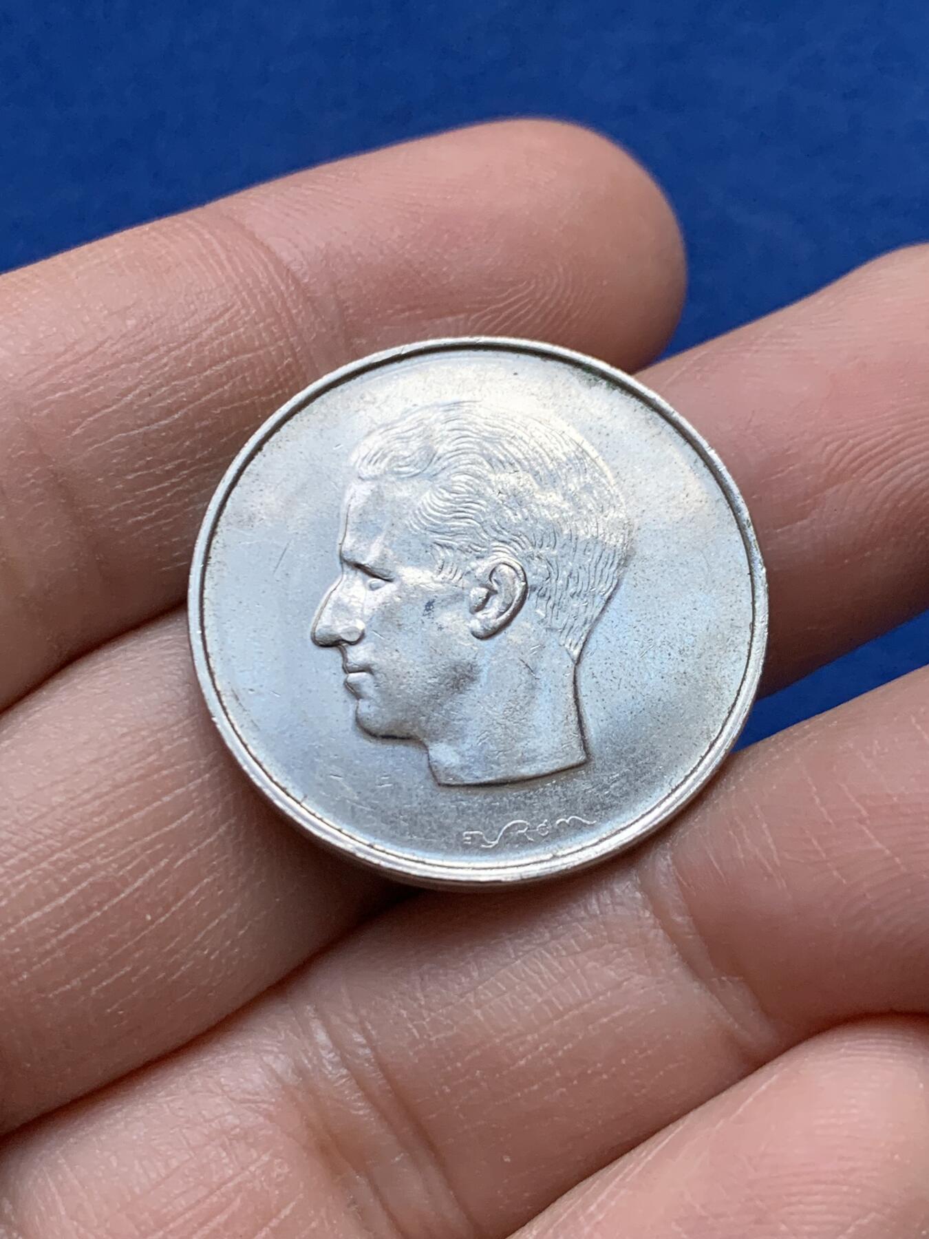 《竞宝斋》第441场 周日，周一，2场连拍 （全场包邮） 东德1980年阿道夫·冯·门采尔5马克精制币 附一枚比利时10法郎硬币