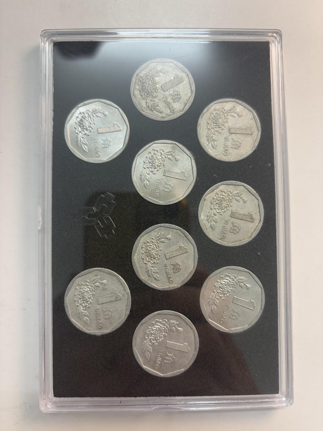 文馨钱币收藏第 282 场，【 长期接收代拍品】，加拿大老铜代用币，银币，德三系列场 退出流通市场 1991-1999 年菊花一角套币，带盒子