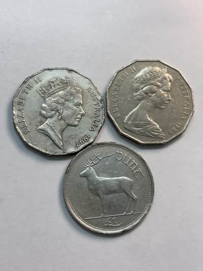 文馨钱币收藏第 282 场，【 长期接收代拍品】，加拿大老铜代用币，银币，德三系列场 - 澳大利亚 50 分 2 枚➕爱尔兰一元