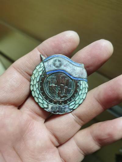 朝鲜建国时期颁发老模范章一枚 - 朝鲜建国时期颁发老模范章一枚