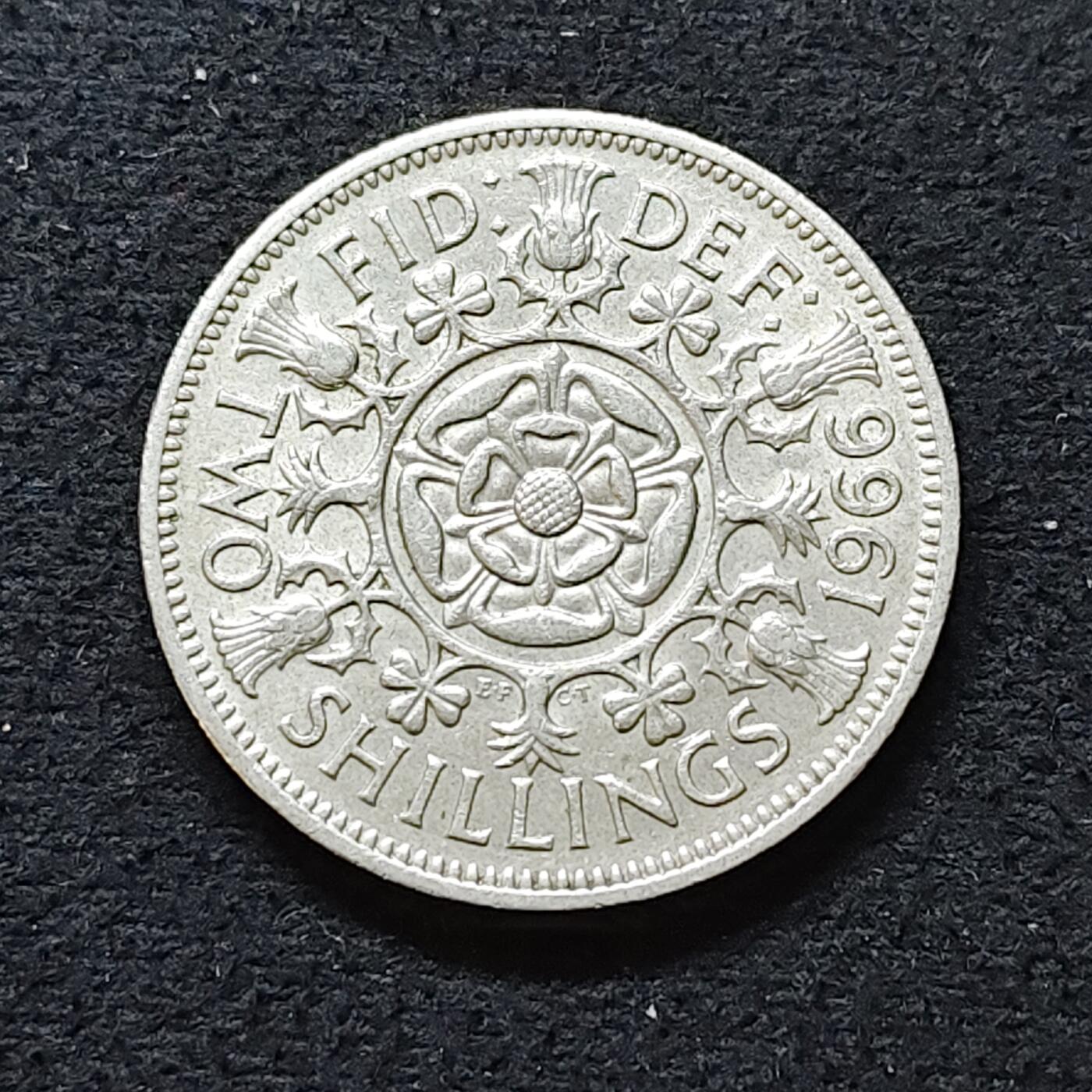 【全场包邮】纯粹捡漏拍480场（免费代拍第17场） 英国1966年女王2先令