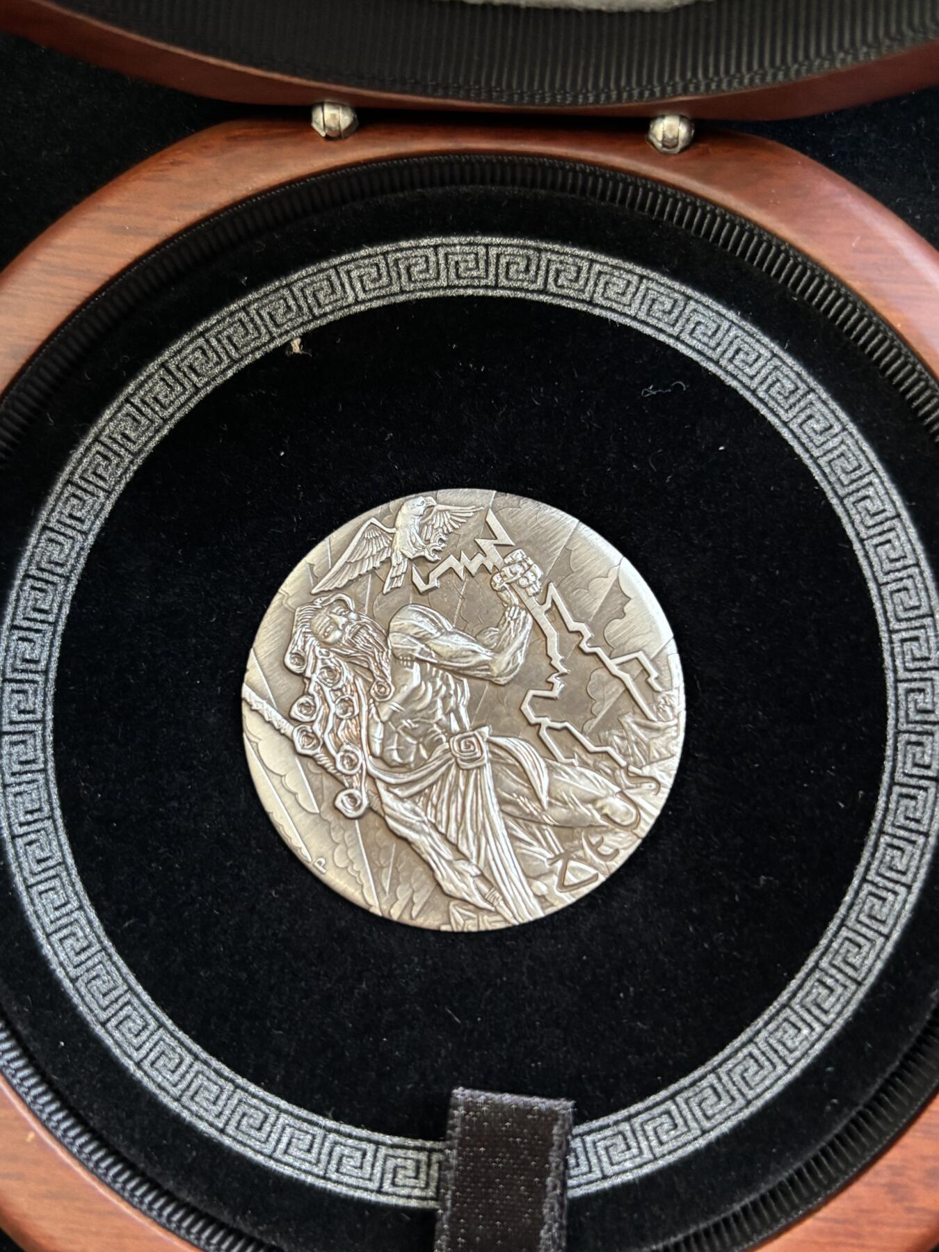 第183期拍卖 图瓦卢2014年奥林匹斯众神系列1宙斯高浮雕纪念银币，999银，2盎司，发行1500枚