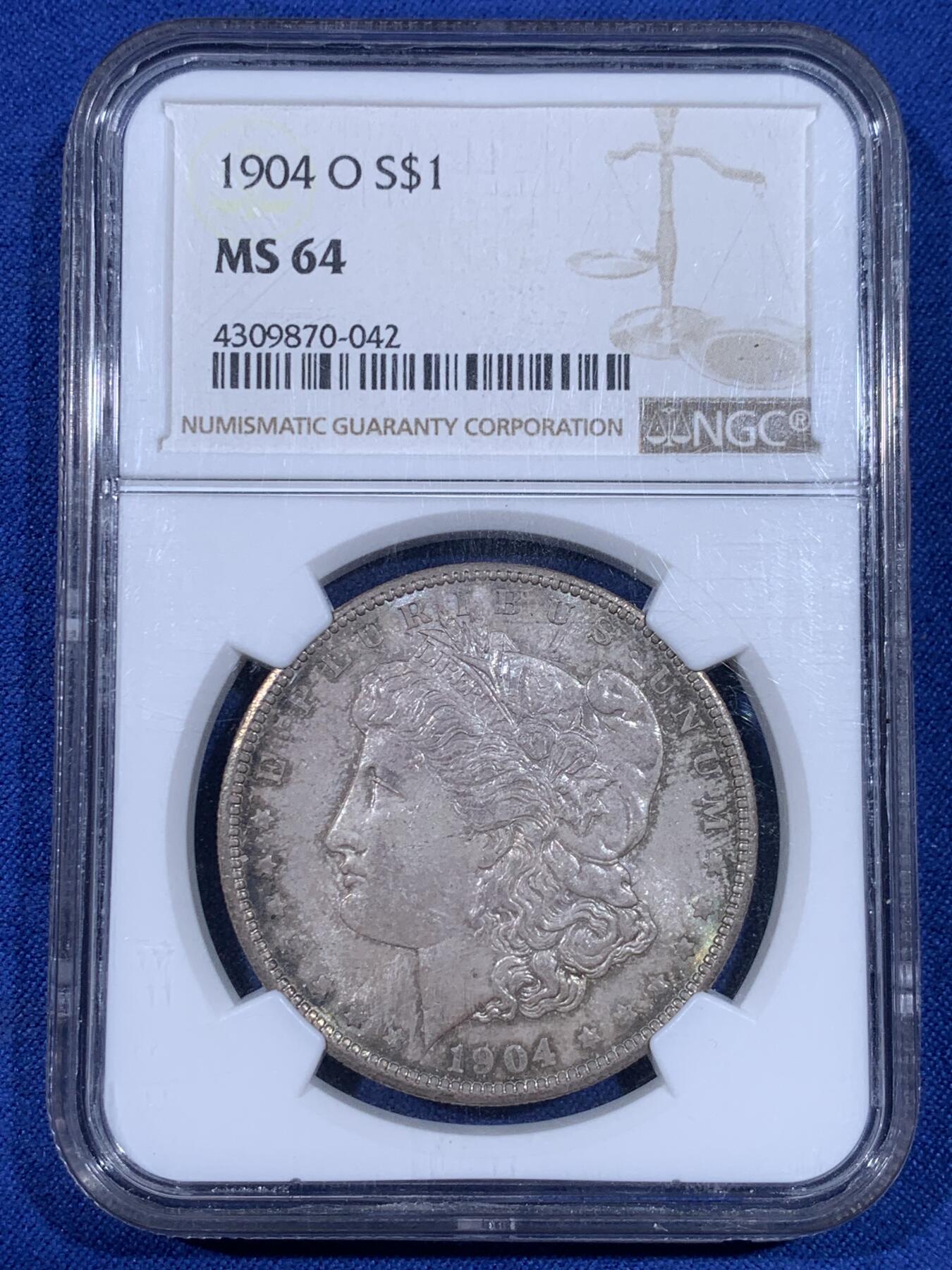 《竞宝斋》第441场 周日，周一，2场连拍 （全场包邮） NGC MS64 美国1904年摩根银币O厂 凝霜+转光效果很好的一枚，鹰面可以看出摩根的镜面PL效果，灰色满彩给人强烈的高冷