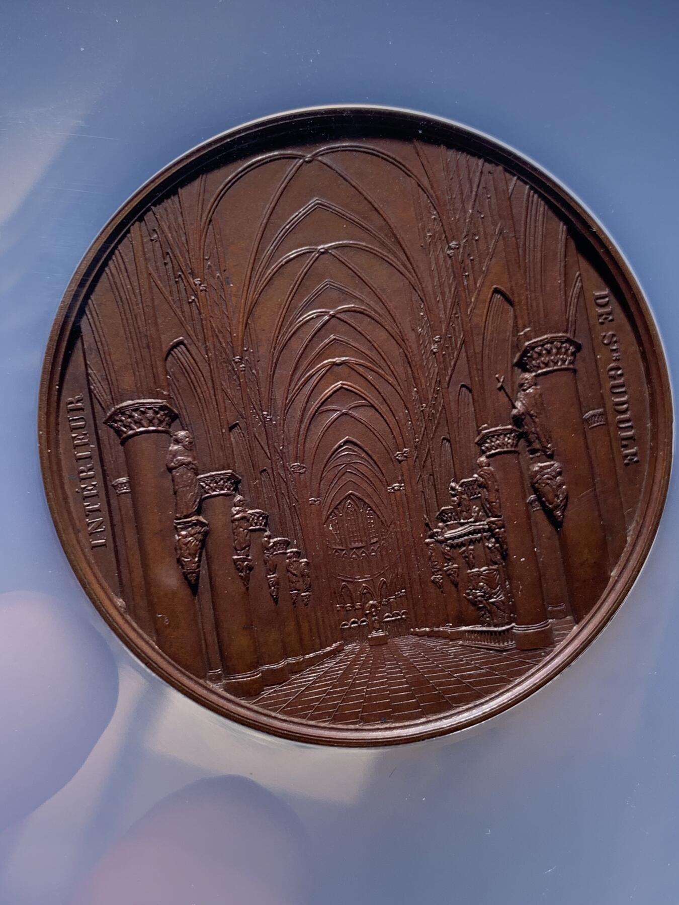 《竞宝斋》第441场 周日，周一，2场连拍 （全场包邮） 高分 NGC MS64BN 1845 J Wiener教堂系列-圣安米利Eglise Collegiate大教堂 罕见品 加大盒装 一座12世纪建造的古老大教堂，结合了后罗马式与哥特式建筑风格，是当地重要宗教文化地标，98年被列为联合国教科文组织世界遗产。双面高浮雕雕刻。